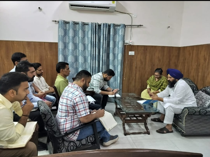Deputy Speaker Jai Krishan Singh Rowdy held meetings with the officials of various departments promising to give good administration to the people of Punjab.